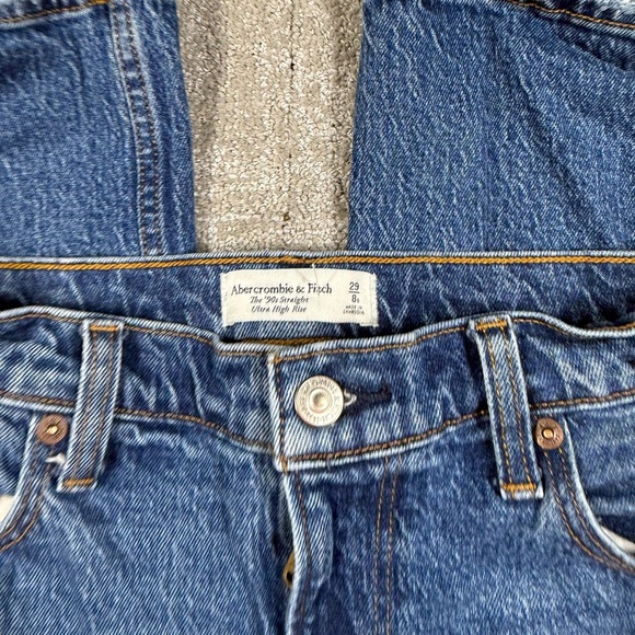 Abercrombie and Fitch The 90s Straight Ultra High Rise Distressed Boho Jean 29/8 - Picture 2 of 8